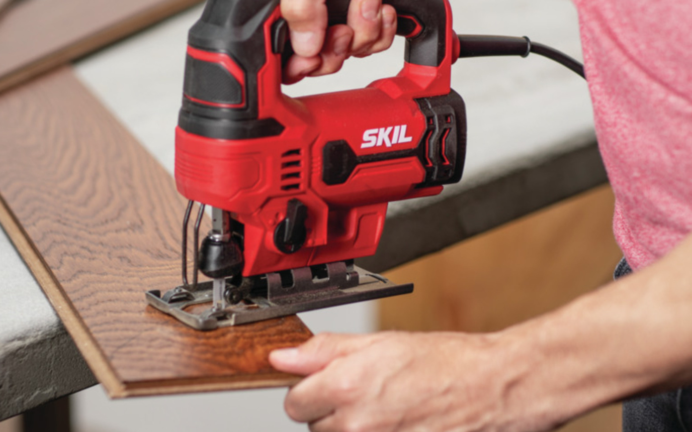 Man using a PWR CORE 20™ circular saw